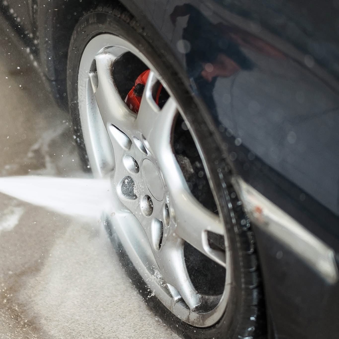 Gereinigde autovelg na gebruik van Kenotek Pro Wheel Cleaner Ultra
