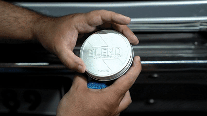 Demonstratie van Vonixx Blend Metal Polish op metalen onderdelen