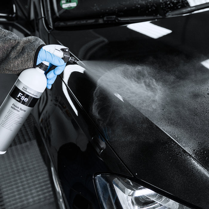 Koch-Chemie Finish Spray Exterior tijdens het aanbrengen op autolak