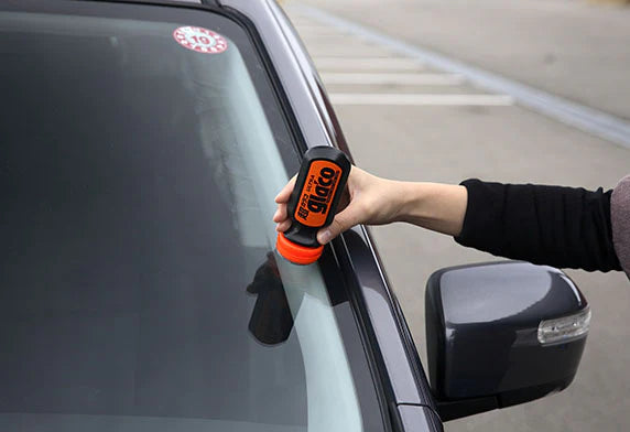 Soft99 Ultra Glaco actiebeeld op voorruit