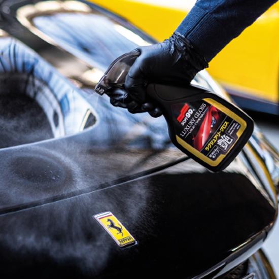 Soft99 Luxury Gloss actiebeeld op autolak
