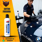 Soft99 Finishing Compound actiebeeld tijdens polijsten