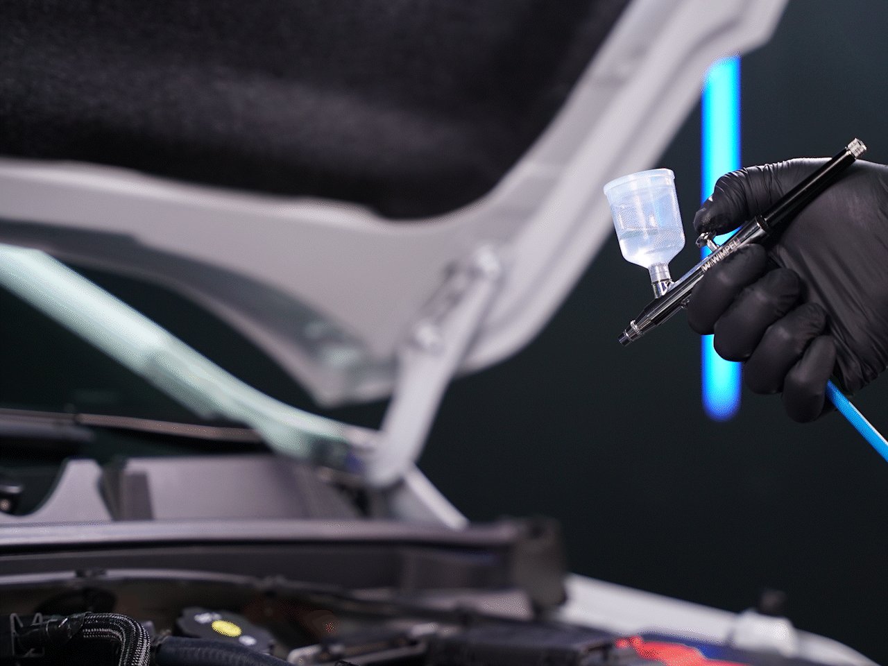 Vonixx V-Energy tijdens het beschermen van kunststof motoronderdelen