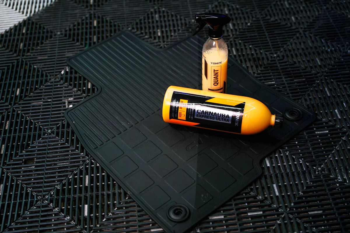 Vonixx Carnauba Express Ultra während het verdelen over de lak