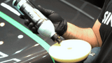 Demonstratie van Vonixx V20 medium-cut polijstpasta op autolak